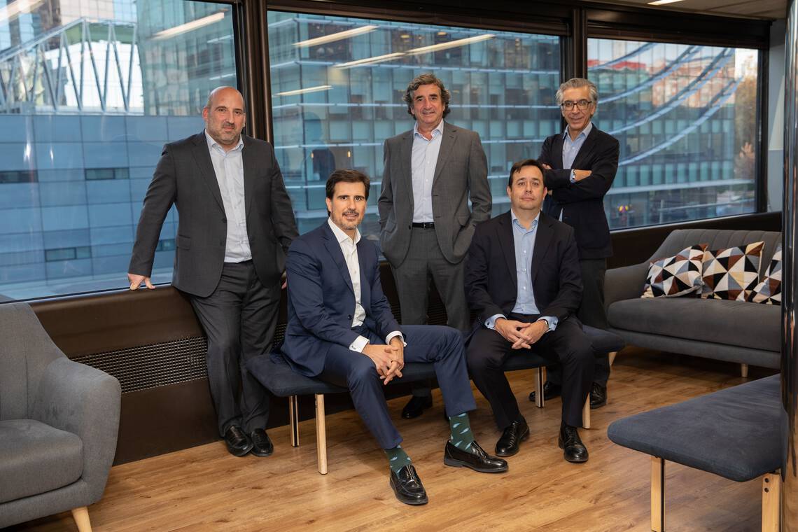 De izquierda a derecha: Jordi Santamaría, socio de Legal; Roberto Benito, socio del área Legal y especialista en M&A; Álvaro Rodríguez, socio director de Legal; Jorge Tarancón, socio responsable de Transacciones de Grant Thornton y Eduardo Cosmen, socio director del área Fiscal de Grant Thornton.
