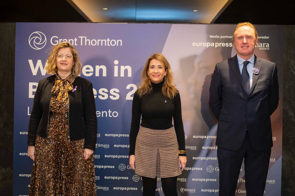 20220308 Evento Grant Thornton Women in Business - María Luisa Domínguez, ADIF (izquierda)_ Raquel Sánchez, ministra de Transportes y Ramón Galcerán, presidente de Grant Thornton.jpg