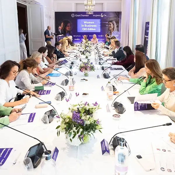 Mujeres CEO: bajan no por falta de talento, sino por acceso al poder real en la empresa