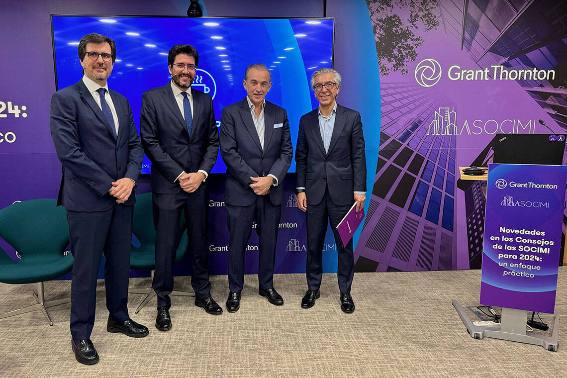 De izq. a der.: Roberto Benito, Socio de Mercantil de Grant Thornton; Juan Carlos Martín, Socio de Laboral de Grant Thornton; Javier Basagoiti, Presidente de ASOCIMI, y Eduardo Cosmen, Socio director de Fiscal de Grant Thornton.